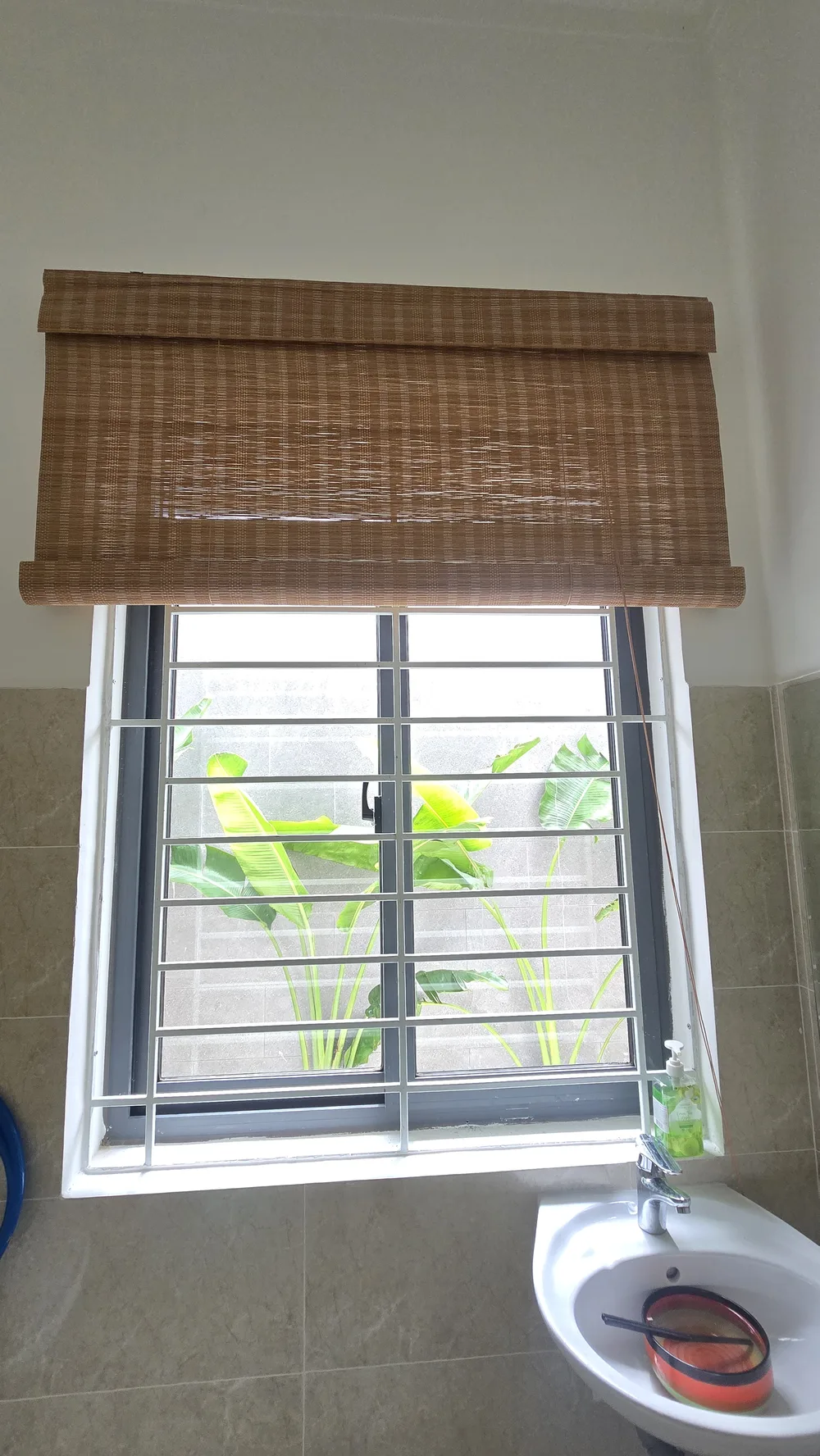 Mành tre cuốn cho phòng tắm phụ – chọn đúng vật liệu giúp hạn chế ẩm mốc